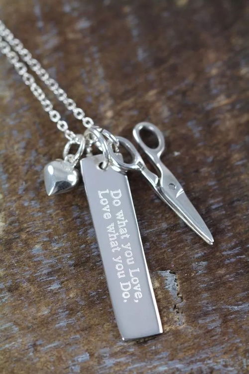 發(fā)型師的時(shí)尚配飾指南 提升專業(yè)魅力與美發(fā)飾品銷售策略